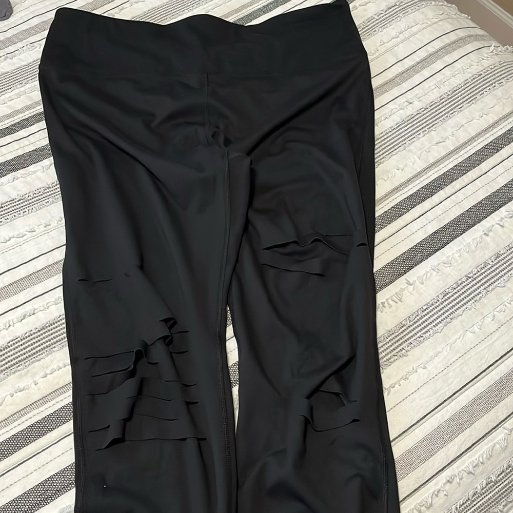 Women’s Distressed Leggings